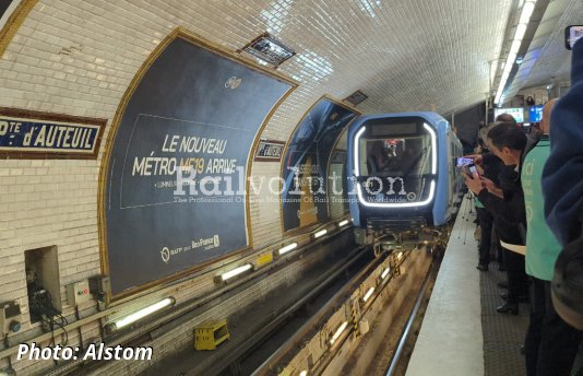 MF19 metro units started passenger service on Line 10 in Paris